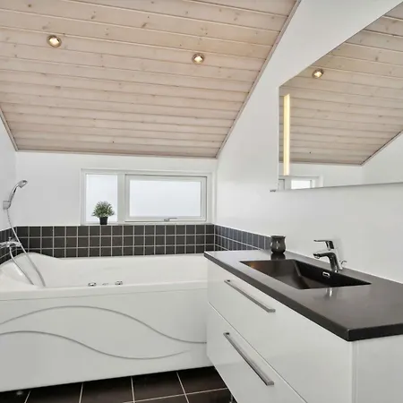 Lovely Summer House In Сasa de vacaciones Haderslev
