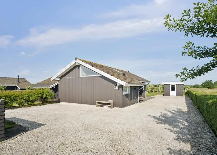 Lovely Summer House In